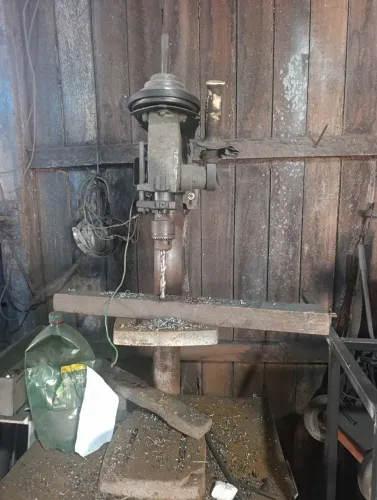 Vende-se máquinas de metalúrgica 