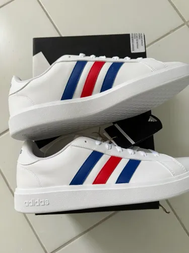 Tênis Adidas - Três Listras