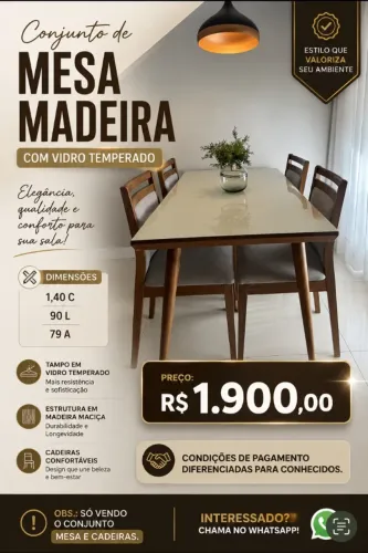 Mesa de madeira com vidro temperado 