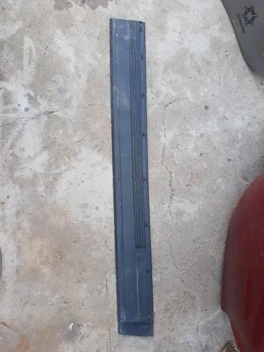 Moldura friso lateral lado direito Monza duas portas 1988 a 1990