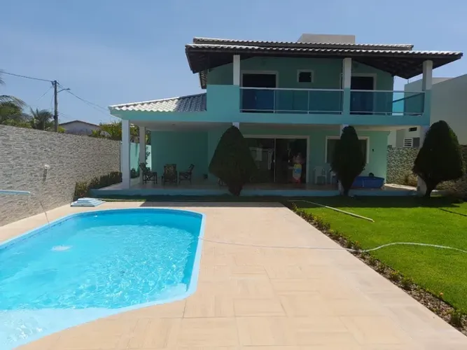 Aluguel casa 5/4, com 03 suítes, piscina, condominio fechado em Barra de jacuípe .