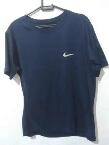 Kit 2 Camisas: Camisa Nike Refletivo Azul Escuro Academia e Camisa  Sports Branca Treino