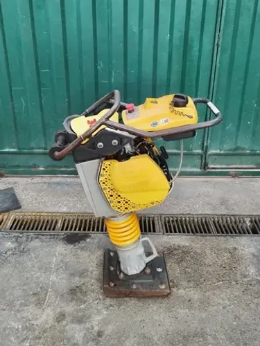 Compactador de solo Bomag 58 kg  Valor unitário $ 11,700 