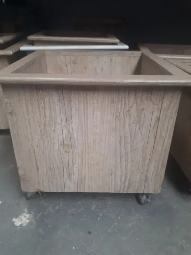 Vasos Cachepots com Rodinhas Vários