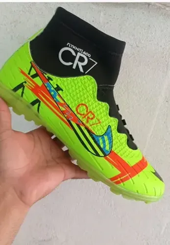 chuteira cr7 verde profissonal