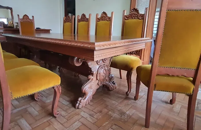 Mesa e cadeiras em Madeira de Lei 