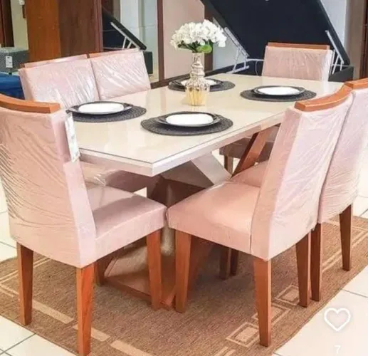Linda mesa tampo com vidro com 6 cadeiras