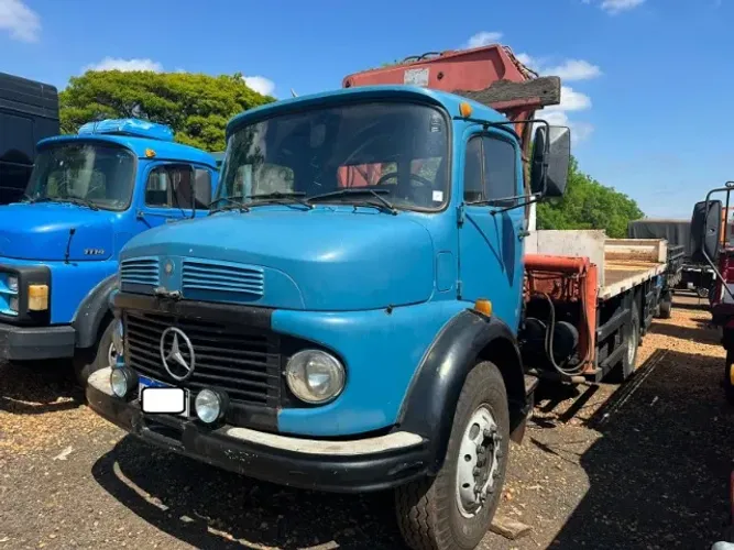 MB 1113  4x2  ano 1980 c/ Munck 
