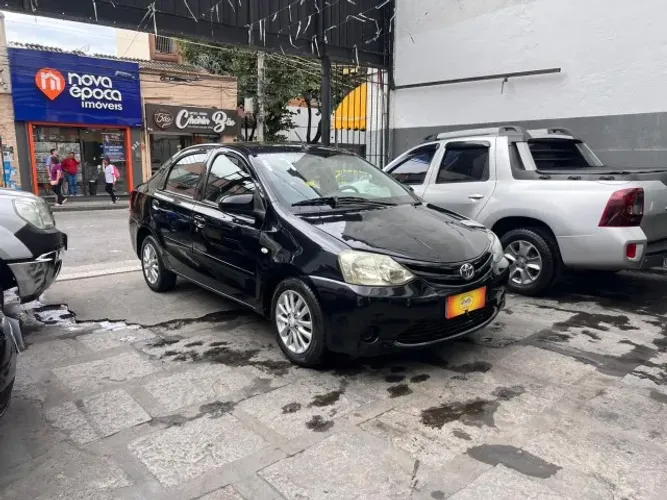 Toyota Etios XS Sedan 1.5 2017 completo + GNV - Pronto para APP! Oportunidade!