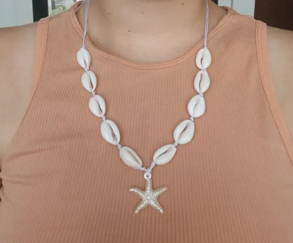 Colar de búzios com pingente estrela