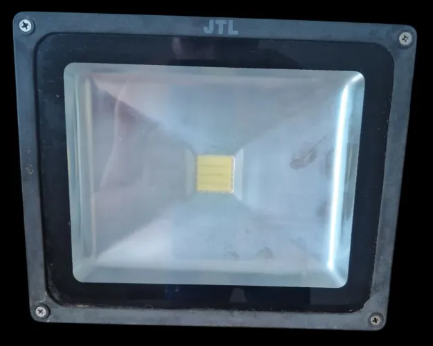 Refletor LED usado robusto 35 Watts de potência 127V/220V luz branca (6000K)