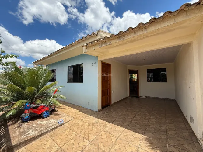 CASA À VENDA NO PIRAPO EM APUCARANA.