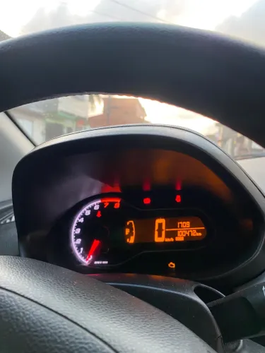 Venda Onix muito novo