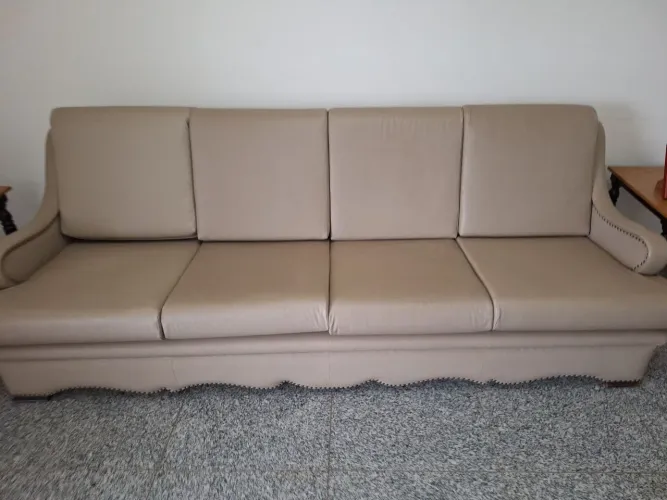 Sofá de couro/courvin 4 Lugares