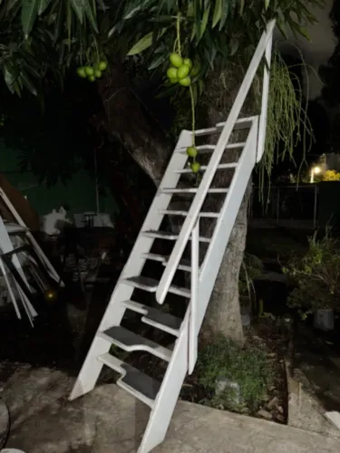 Escada Santos Dumond de Madeira Maciça - Ideal espaços pequenos