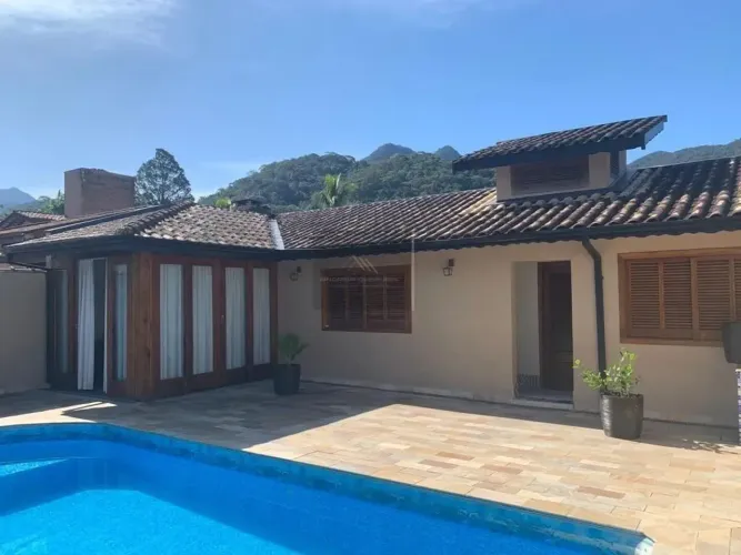 Casa em Condomínio para Venda em Ubatuba, Horto, 5 dormitórios, 2 suítes, 3 banheiros, 3 v