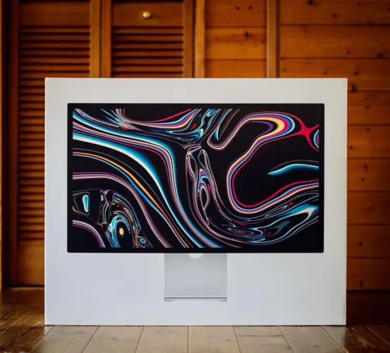 Studio Display lacrado