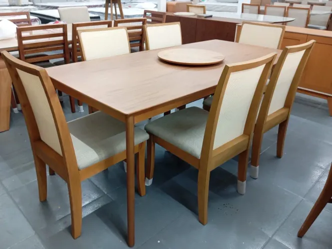 Conjunto Mesa de Jantar com 6 Cadeiras em Madeira