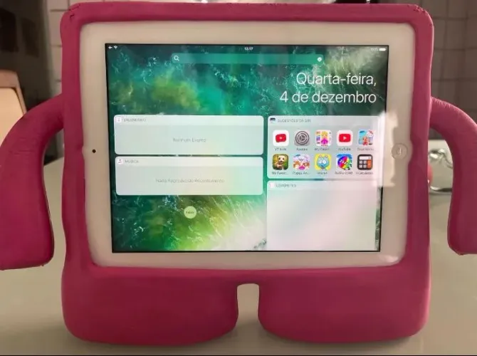 Vendo iPad grande aceita chip 4G com película e capa e cabo<br>
