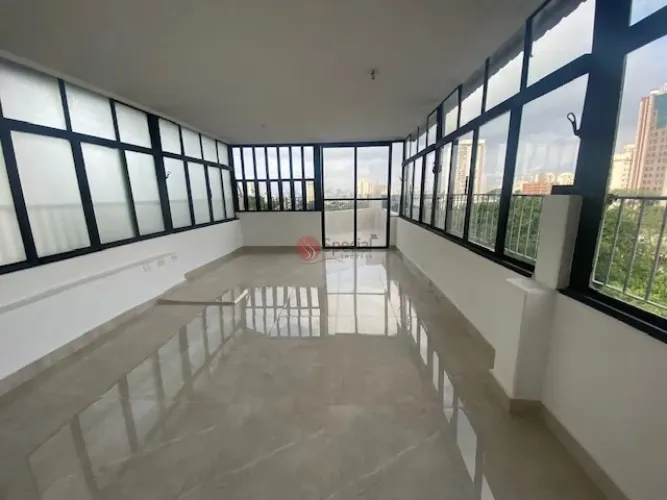 Salas comerciais a poucos metros do Metrô Carrão, com 170m².