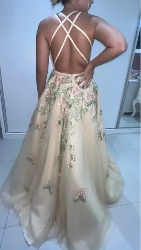 LUXUOSO VESTIDO CRISTINA ACEDO CHAMPANHE E FLORAL 