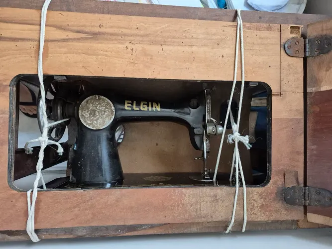 Maquina de costura pedal Elgin
