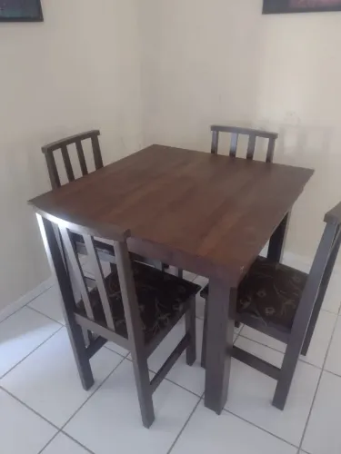 Mesa de Jantar com 4 Cadeiras