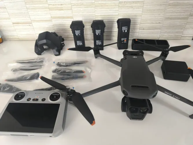 Dji Mavic 3 Pro combo Fly more. Drone semi-novo. pouco uso.