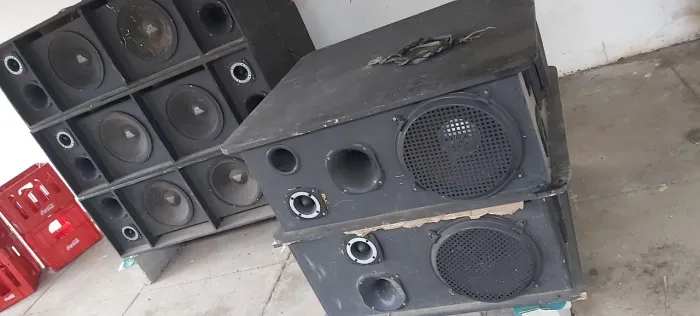 Vendo baratinha e som pra kombi