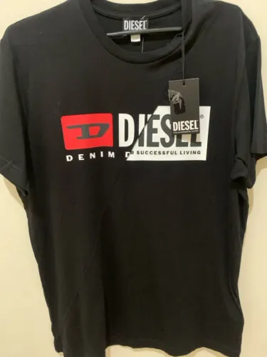 Camiseta masculina Diesel T Box Div pintado e bordado 