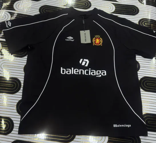Camisa Balenciaga lançamento