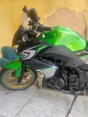 Moto kawasaki z300