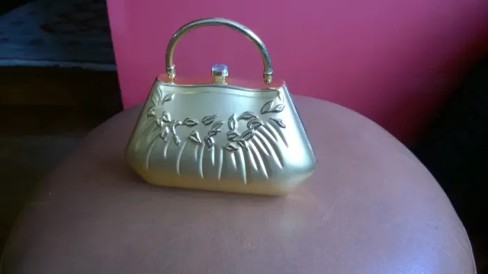 Bolsa social em metal dourado  - novíssima