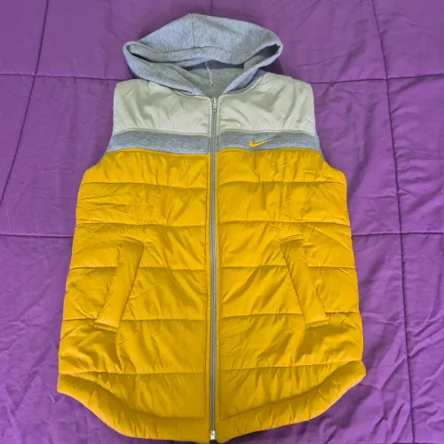Colete Nike com Capuz - Amarelo