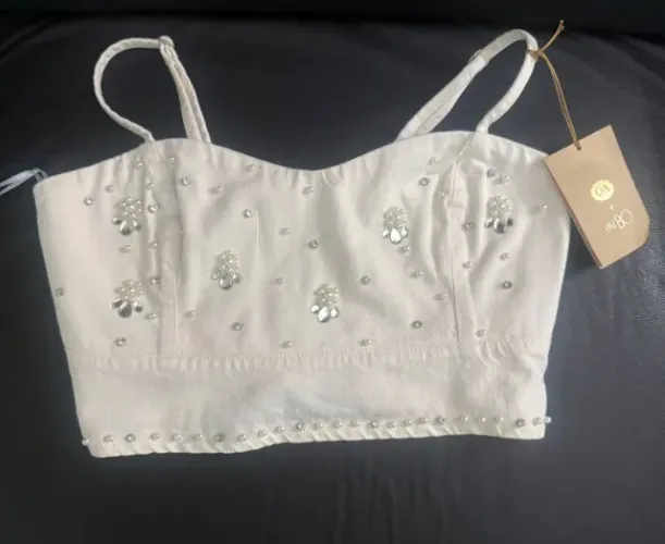 Cropped PatBo para C&A - Sarja Floral com Brilhos - Off White - Tamanho M - Coleção 2024