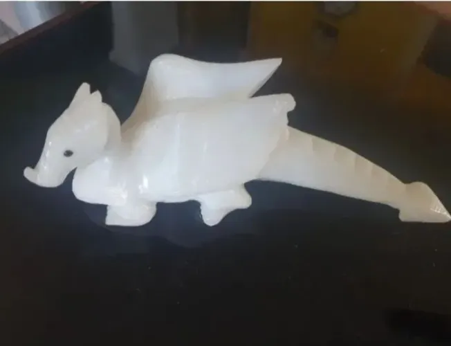 Dragão esculpido em Quartzo Branco 21cm