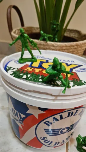 Soldados Toy Story - Balde de Brinquedo