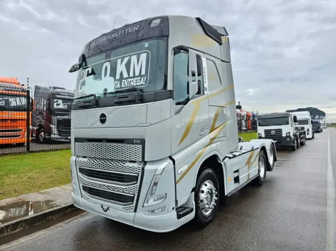 Volvo FH 460 6x2 Globetrotter Ano 25 0km Pronta Entrega Farol Full Led Geladeira Mola