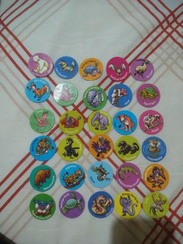 Coleção com 68 Zaps(tazos) Ping Pong animais em extinção