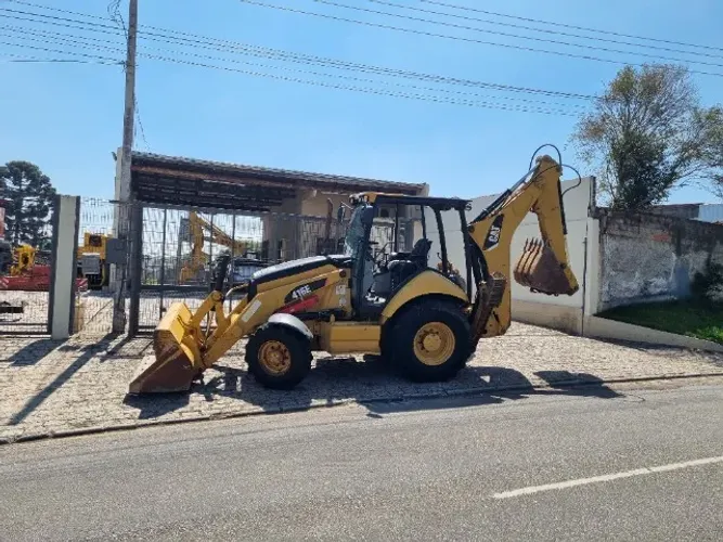 RETROESCAVADEIRA CATERPILLAR 416E 4X4 