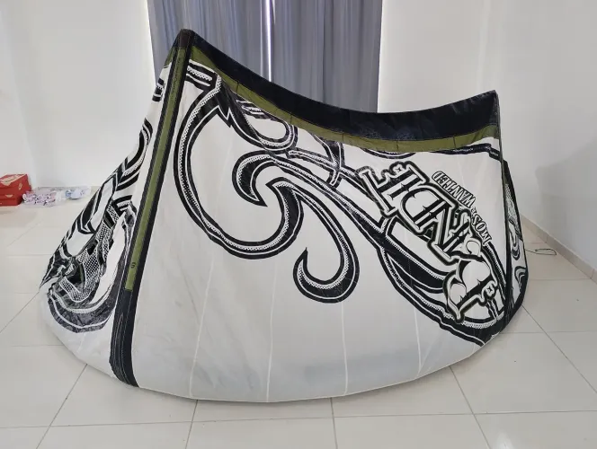 Kitesurf 9 com barra, sem reparos, nunca foi resinado 