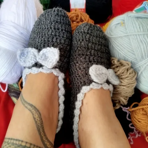 Pantufas sapatinho de lã em crochê artesanais