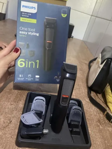 Aparador de Pelos Philips com 6 Acessórios 