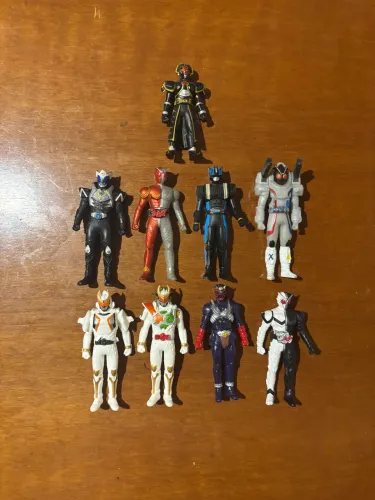 Lote de Action Figure Kamen Rider BANDAI