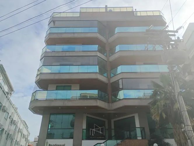 Cobertura duplex com 5 quartos na Vila Nova com vista para a Praia do Forte.