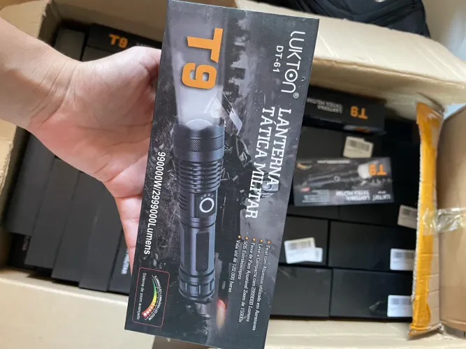 Vende-se 2 caixas com 79 Lanternas Militar T9