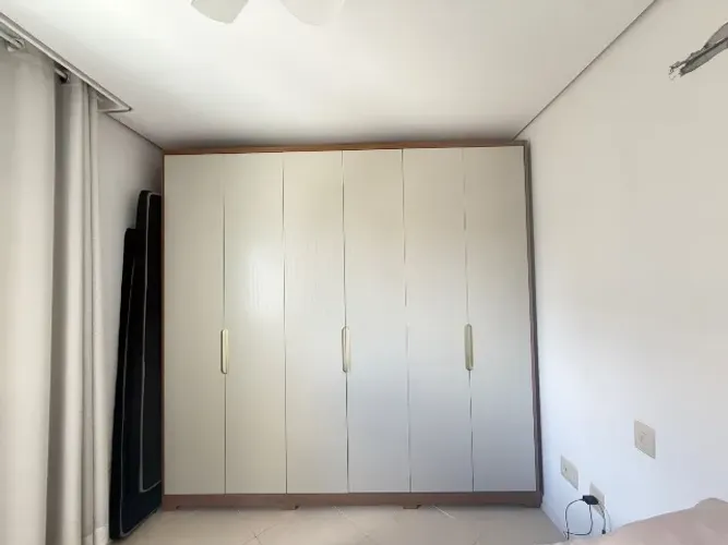 Guarda roupas 6 portas 