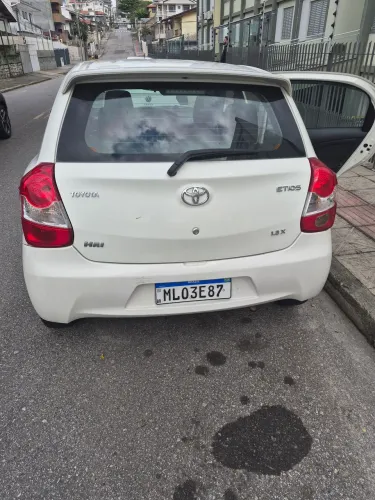 Toyota Etios X 1.3 Flex 16V 5P Mec. 2014