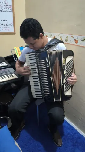 ACORDEON PROFISSIONAL BUTTSTADT 4/5 VOZ ( MAQUINA DE SOM). ACEITAMOS TROCAS E CARTÃO 