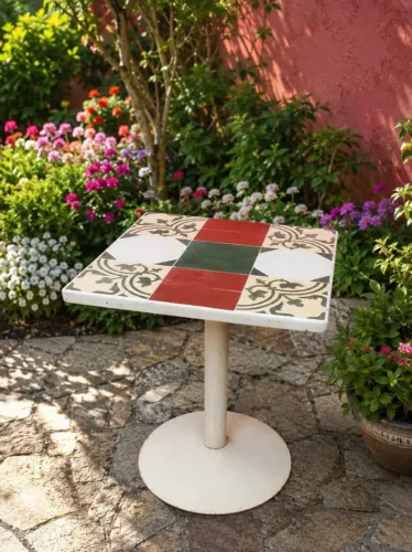 Mesa área externa para jardim pé ferro Tampo em cimento revestido em piso tipo mosaico